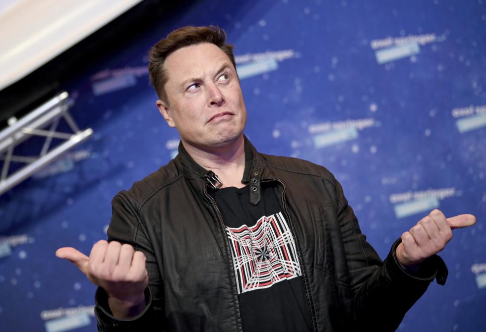 Elon Musk threatens Tesla CEOs to return to their positions