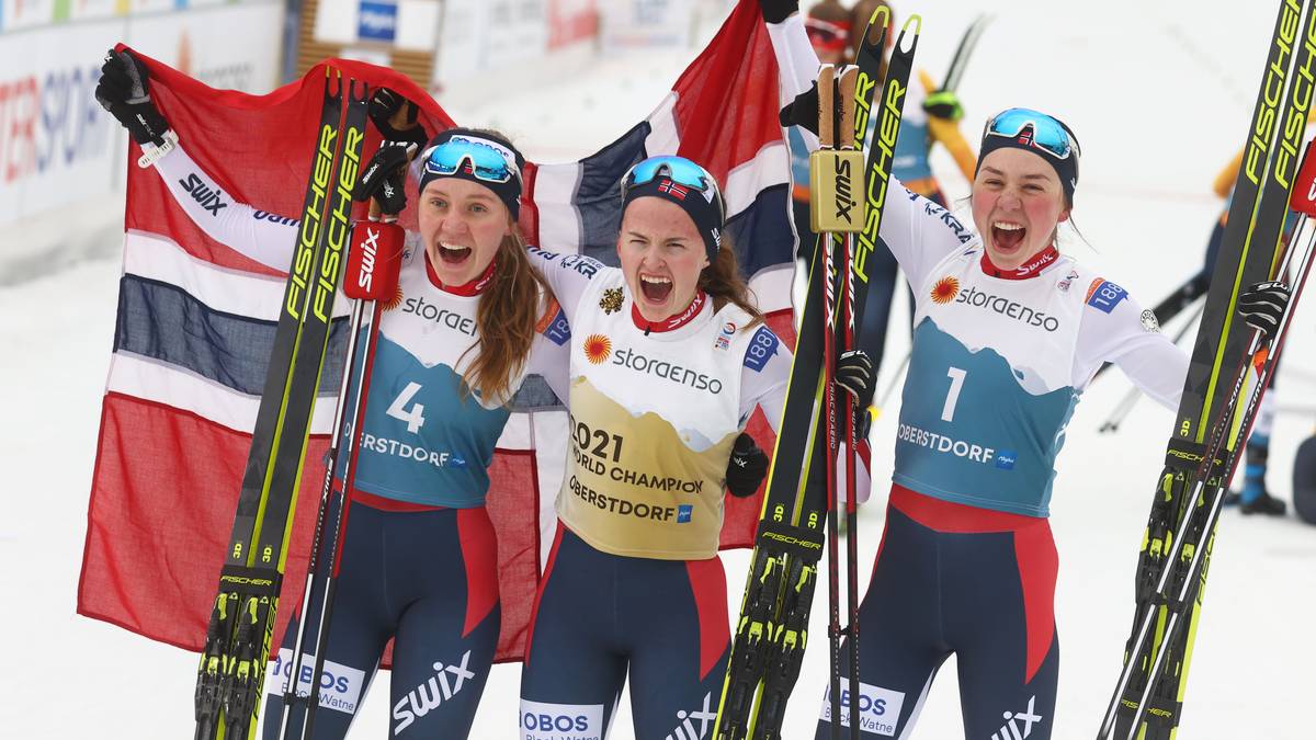 Gyda Westvold Hansen ble historisk verdensmester under kombinert for kvinner under VM på ski i Oberstdorf, Tyskland. Mari Leinan Lund tv ble nummer to og Marte Leinan Lund th nummer tre