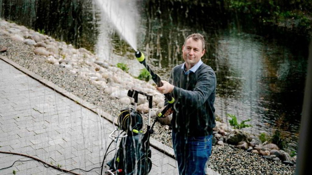 The high pressure washer entrepreneur has captured half of the market, but is now starting to really notice the turmoil: - We struggle for predictability