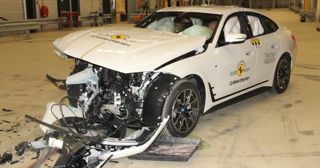 Euro NCAP - BMW i4 dragged in crash test