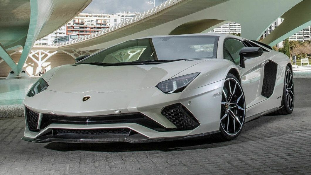 Lamborghini Aventador.  You can quickly see that this is not a slowdown in traffic.