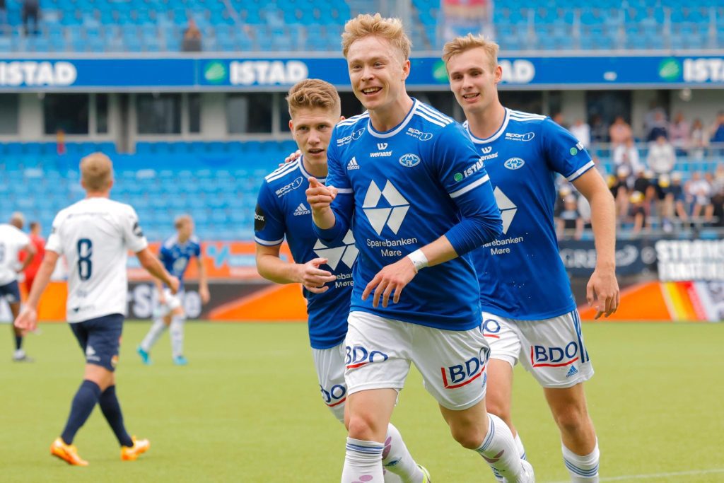 Molde played his way to an easy victory against the Toothless Strømsgodset - VG