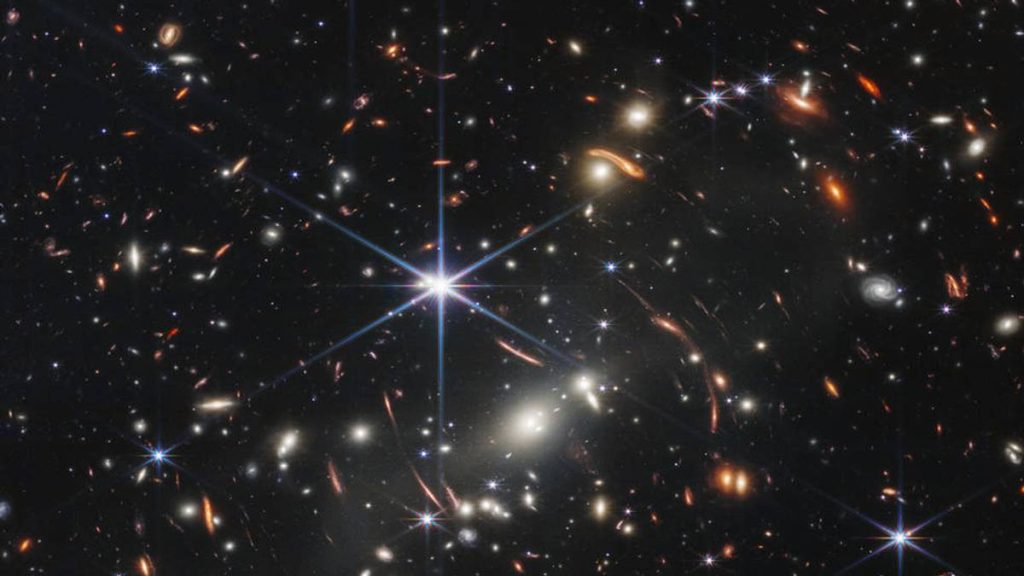 Dette fra NASA viser galaksehopen SMACS 0723, fanget av James Webb-romteleskopet