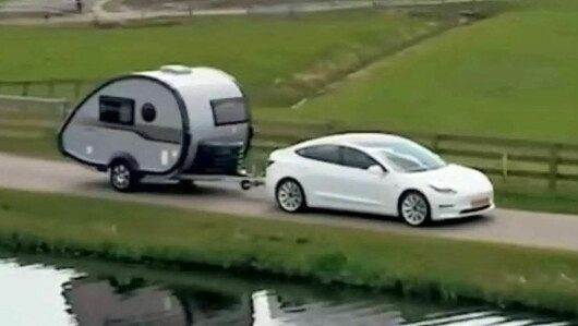 Some Tesla Model 3s, but not all, can tow a 1,000 kg trailer.