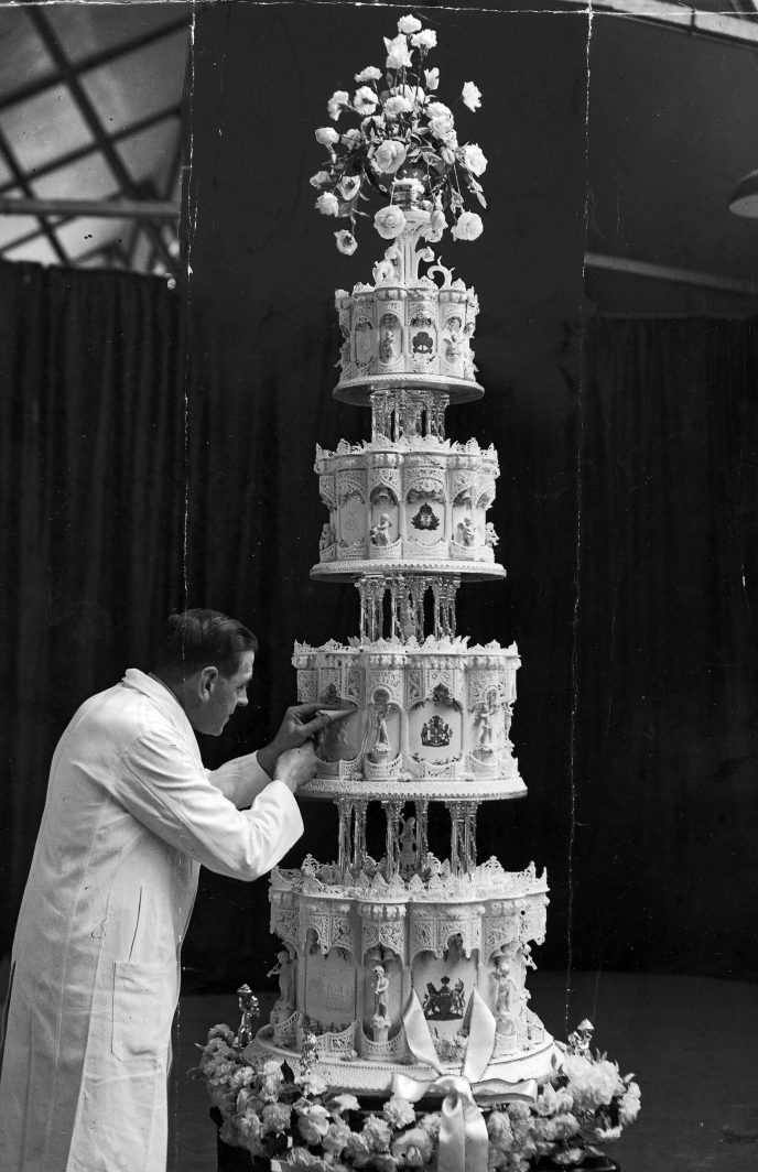Fantastic creation: When Queen Elizabeth and Prince Philip got married, the choice fell on this cake.  Photo: ANL / Daily Mail / Shutterstock / NTB