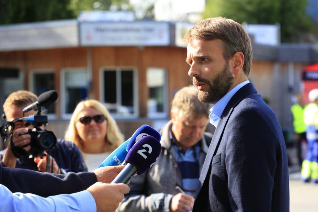 Industry Minister Jan Christian visits Vestre Rec Solar - NRK Sørlandet - local news, TV and radio