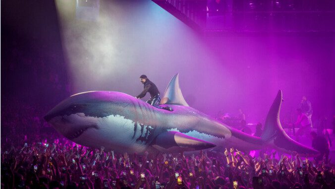 MAGDI: Hovering above the audience at the Spektrum on an inflatable shark Photo: Heiko Junge/NTB