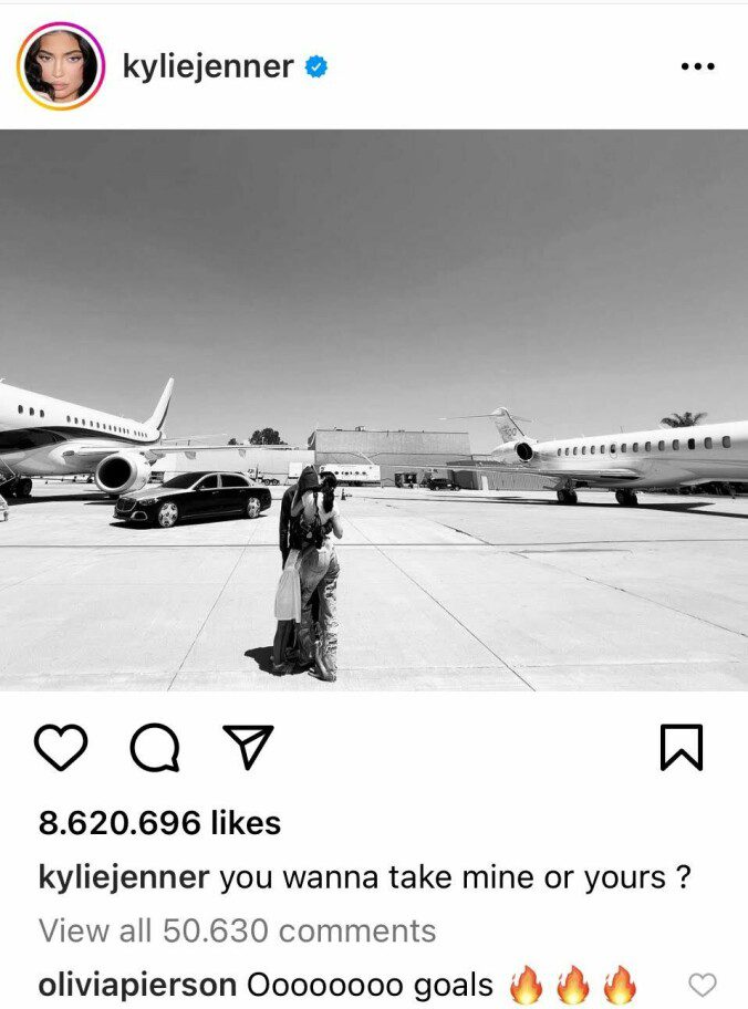 Two Planes: Kylie Jenner and boyfriend Scott Travis each have their own private jet, and maybe they're having a hard time choosing?  Photo: Facsimile / Instagram