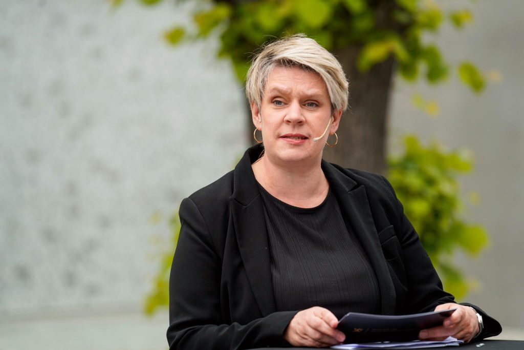 The Labor Minister has opened changes to the law after the Aftenposten revelations