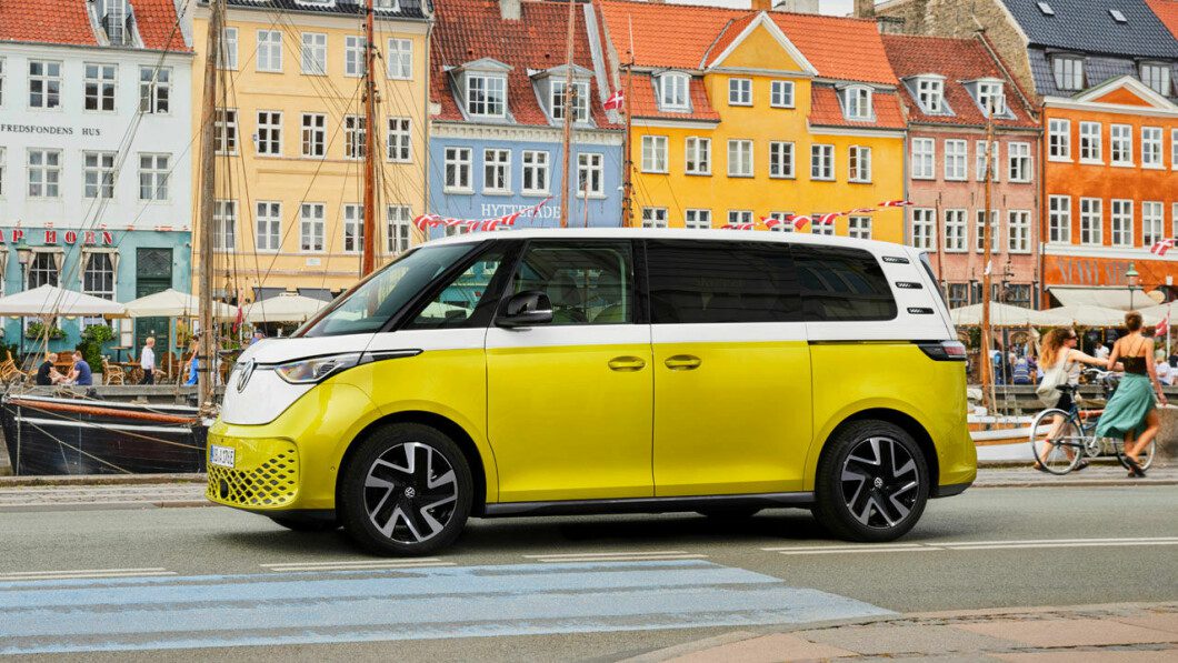 The VW ID.Buzz adapts to city traffic surprisingly well, and a good turning radius helps contribute to this.