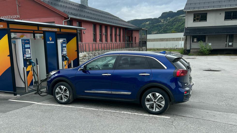 Kia Niro has been a popular electric car for many years.  If you have this, there is no point in using a lightning charger.