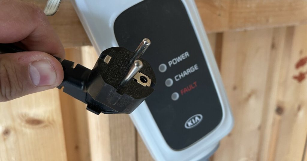 Charging an electric car in the cabin - warns of horrific prices for cabin charging