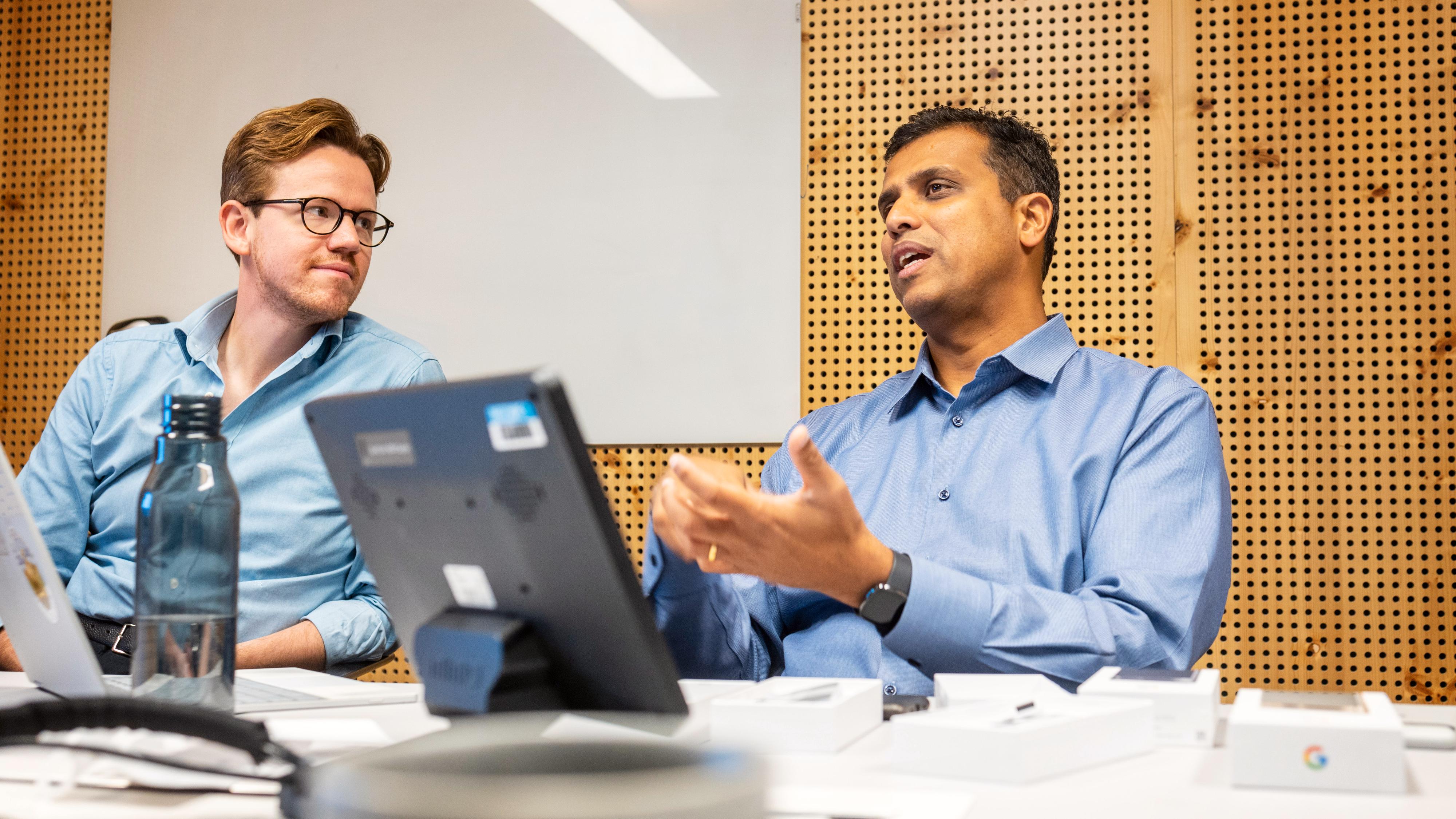 Ramachandran and Google have the same approach as Apple on the mobile front, while developing their own chips and technologies.  On the left, Google Norway Director of Communications Sondre Ronander. 