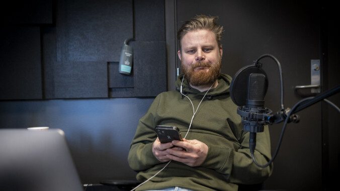 PODCASTERS: Sports journalist Marius Skilbock makes a podcast on TV 2. One day he might be replaced by an artificial version of himself.  Photo: Aage Aune/TV 2