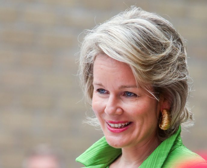 Colour: Here we see Queen Mathilde, Elizabeth's mother, wearing the same earrings during an official mission in 2018. Photo: EPA/STEPHANIE LECOCQ/NTB