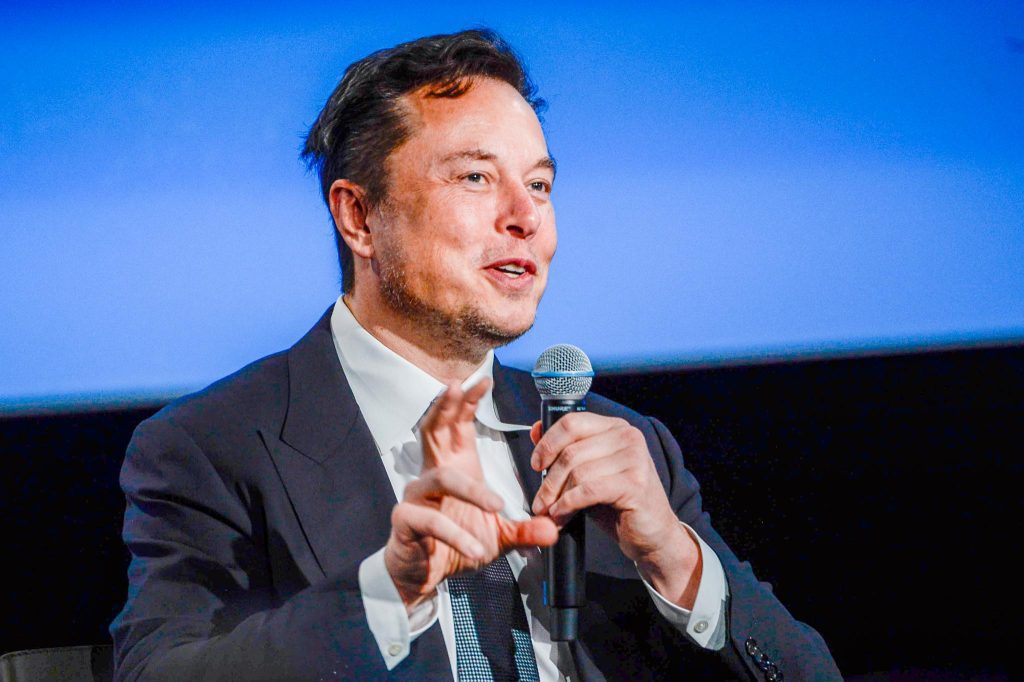 Text messages reveal drama between Elon Musk and Twitter chief