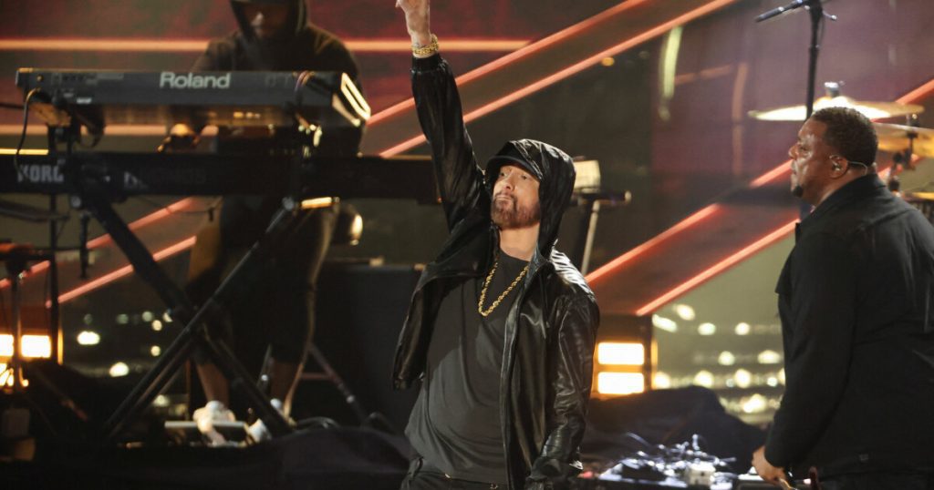 Eminem surprised the audience on stage