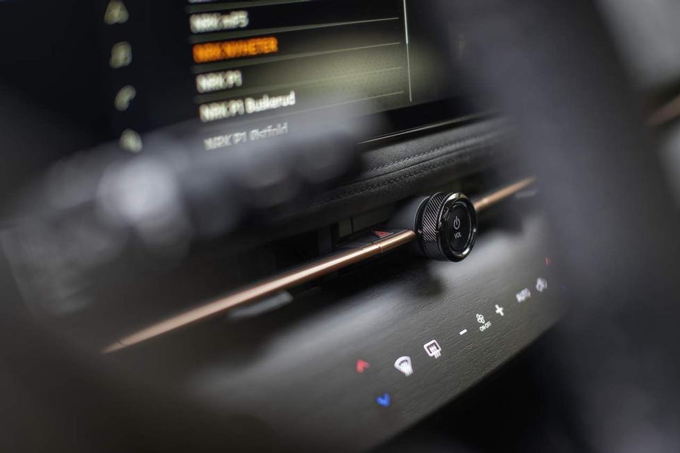 Physical volume button, well placed and easy to operate.  This is how Norwegian car buyers will like it.  The A/C buttons are also easy to operate, and we apologize for the so-called tactile feedback.  Photo: Håkon Sæbø / Finansavisen