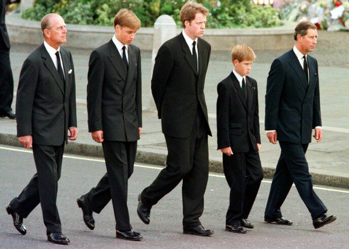 After Diana: Prince Philip, Prince William, Diana's brother Charles Spencer, Prince Harry and then Prince Charles follows Diana's coffin.  Photo: Jeff J Mitchell/AFP/NTB