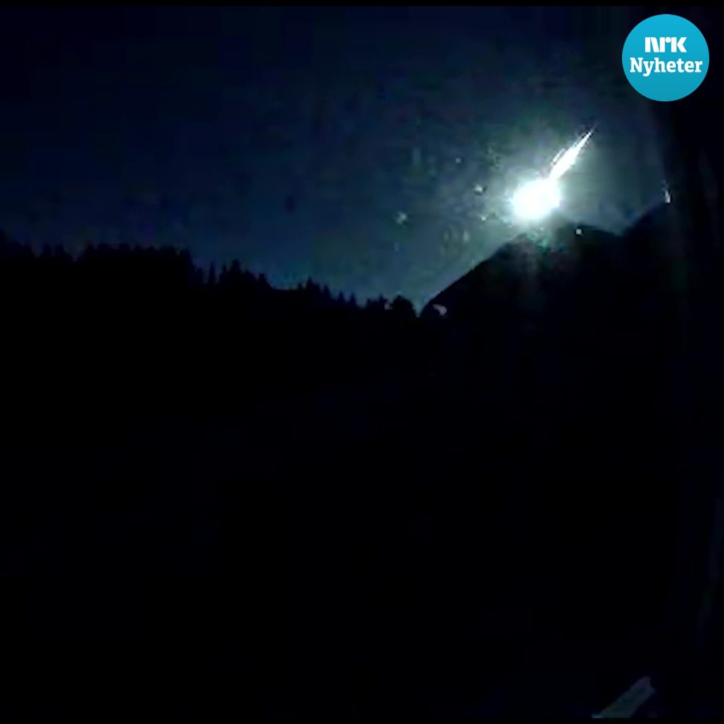 Several observations of a bright light in the sky - supposed to be a meteor - NRK Norway - Overview of news from different parts of the country