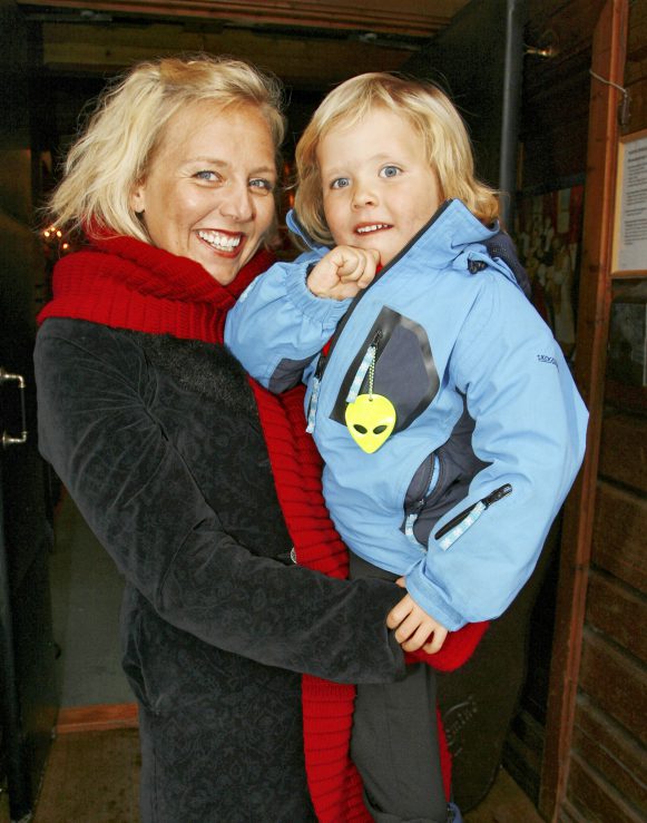 At the time: Here's Lynn's mom with Nils on her arm.  The year is 2007, and little did you know then - that little Nils would have a central role on NRK's ​​main project 15 years later!  Photo: Tore Skaar / Se og Hør