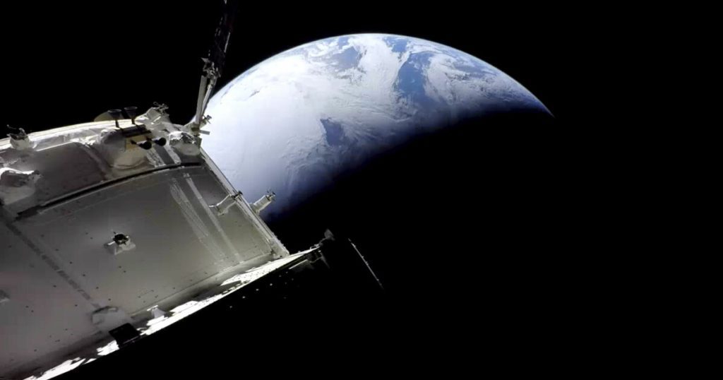 Historic spacecraft returning to Earth