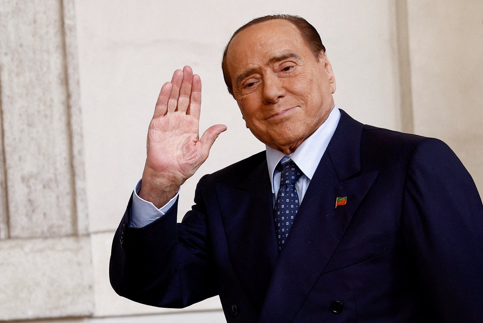 Football, Italy |  Berlusconi wants to reward large scalps with "a large number of prostitutes"
