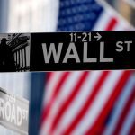 US stock markets fell significantly